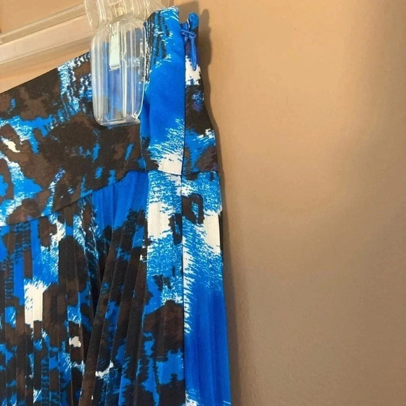 Ann Taylor blue leopard  pleated skirt - Picture 4 of 5